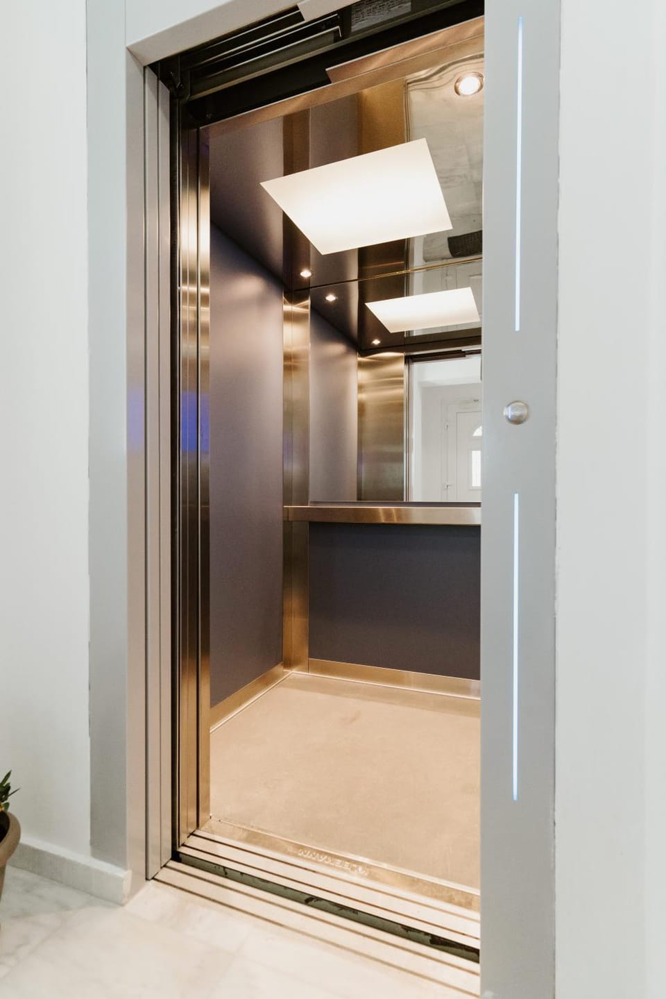 BLUE AND WHITE LUXURY suites Apartment hotel in Halkidiki