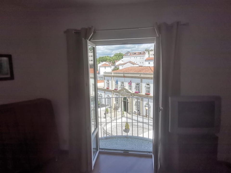 Hot Water Guest House Bed and Breakfast in Aveiro District, Portugal