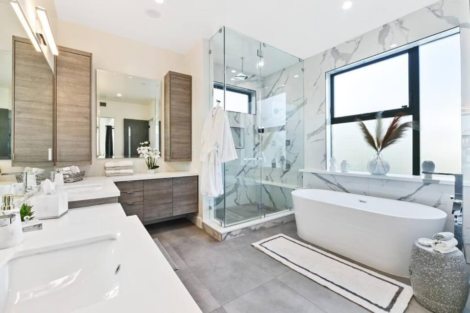 Beverly Hills LUX Villa w. Pool, Rooftop & Parking Villa in Beverly Hills