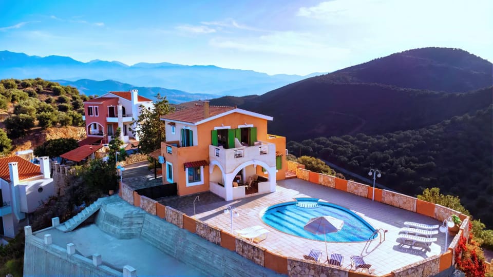 Property building, Day, Natural landscape, Bird's eye view, Balcony/Terrace, Diving, Mountain view, Swimming pool, Swimming pool, sunbed