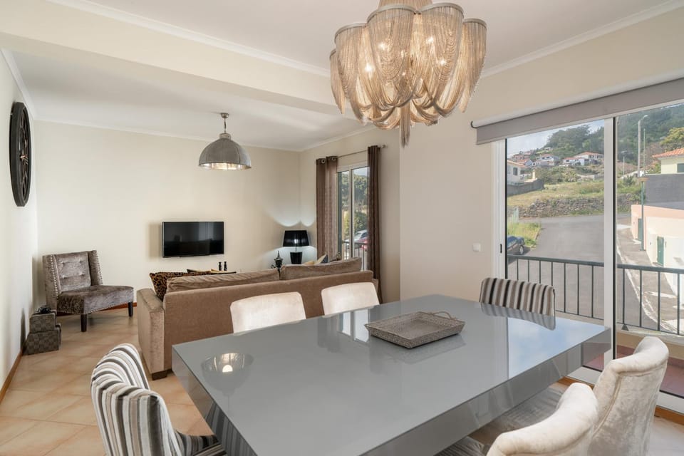 TV and multimedia, Living room, Dining area
