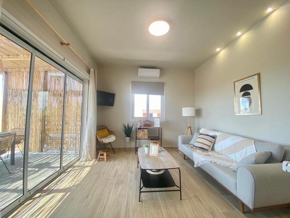Living room, Seating area, air conditioner
