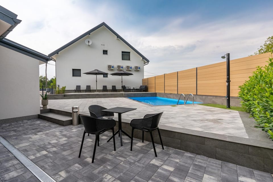 Property building, Swimming pool