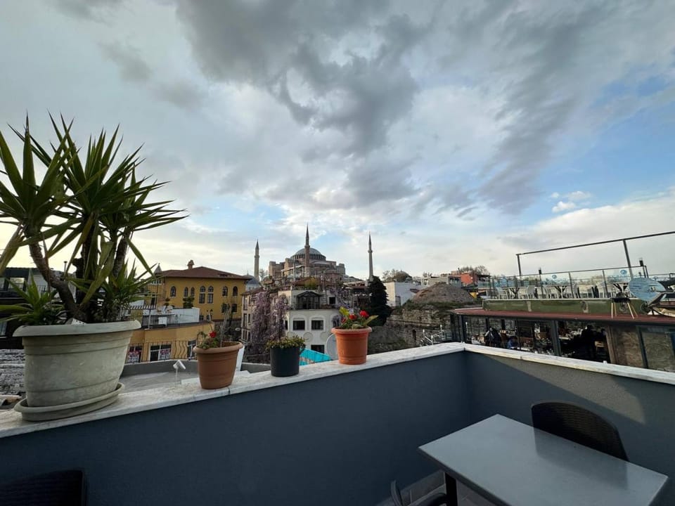 View (from property/room), Balcony/Terrace, City view, Landmark view
