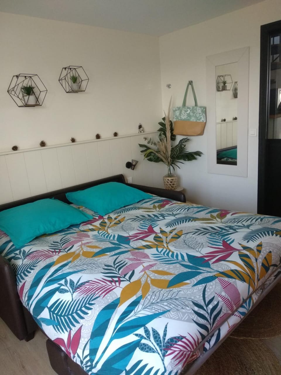 Charmant logement Guidel Plage, vue mer, piscine chauffée, avec une chambre Apartment in Ploemeur