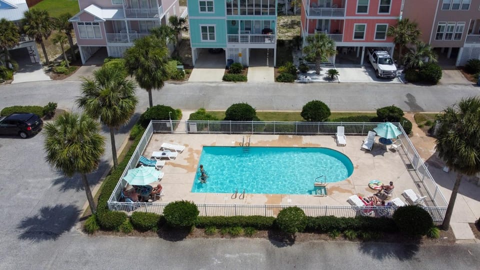 Blue Laguna by Vacation Homes Collection House in West Beach