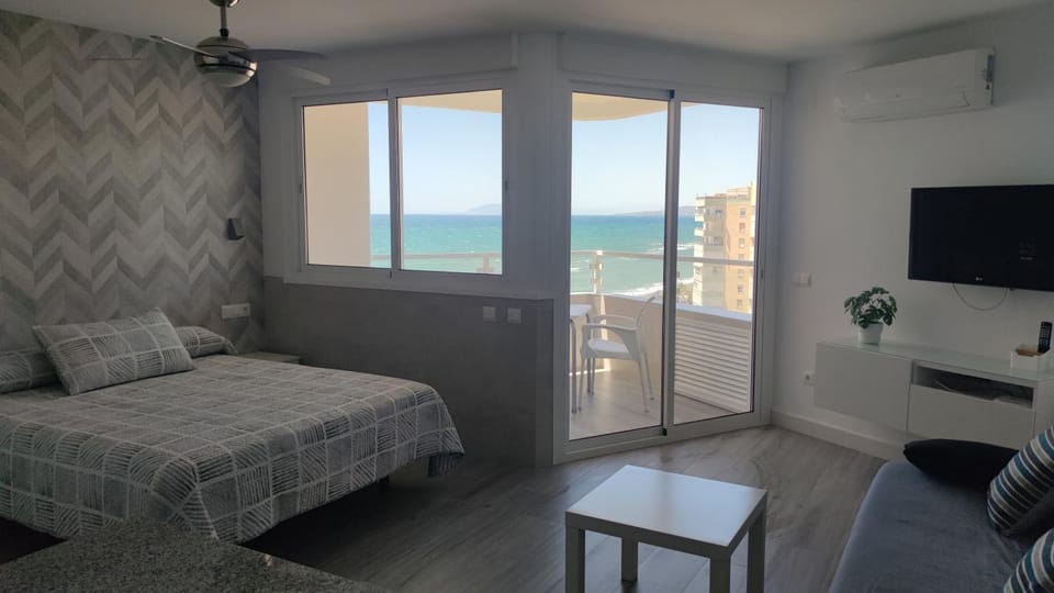 Communal lounge/ TV room, Bed, View (from property/room), Balcony/Terrace, Living room, Photo of the whole room, Seating area, Bedroom, Sea view, air conditioner