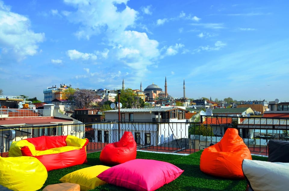 Nearby landmark, Balcony/Terrace, Seating area, On site, City view, Landmark view, Sea view, Seasons, Time of day