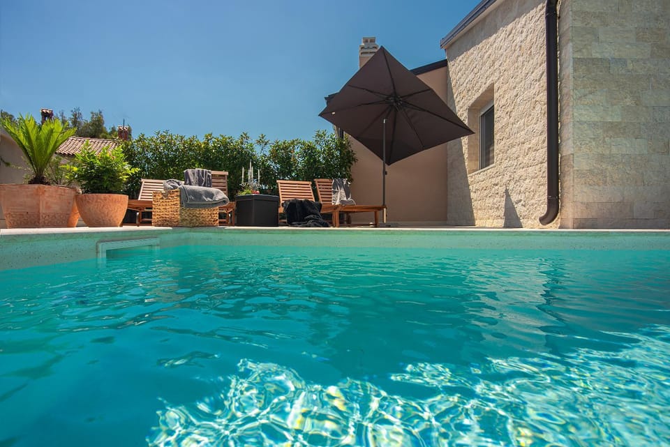 Pool view, Swimming pool, sunbed