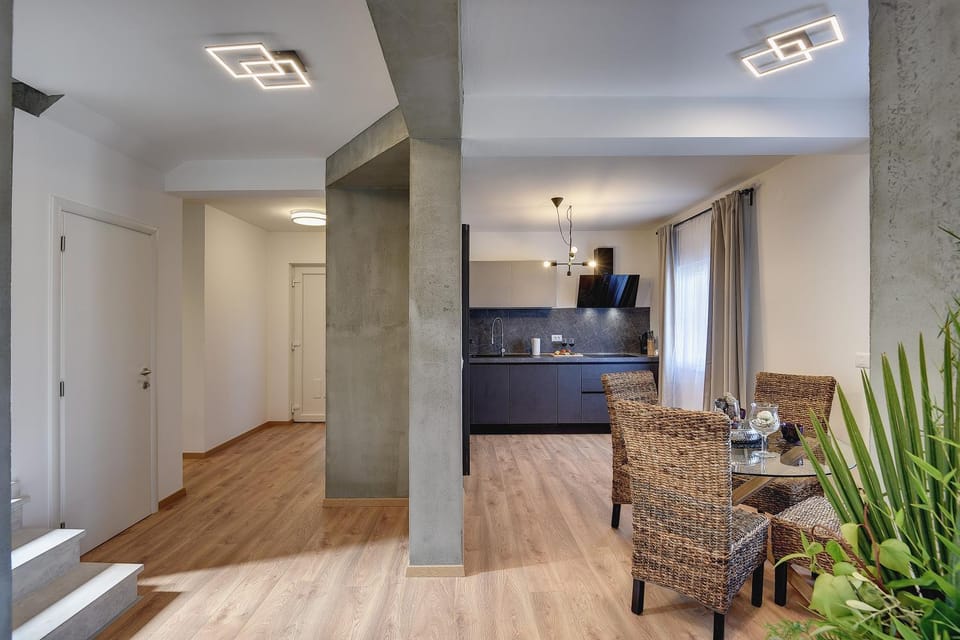Kitchen or kitchenette, Dining area, kitchen
