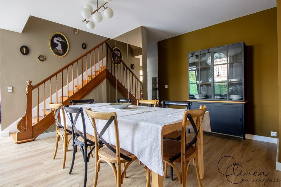Living room, Dining area