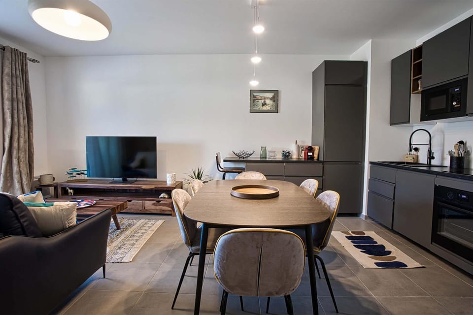 Living room, Dining area, kitchen