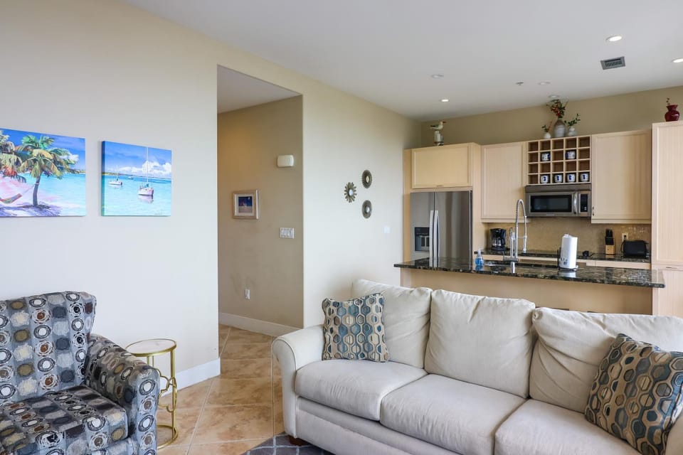Beachfront Laid Back and Luxurious Diamond Beach Condo - Amazing Pools Amenities Apartment in Diamond Beach