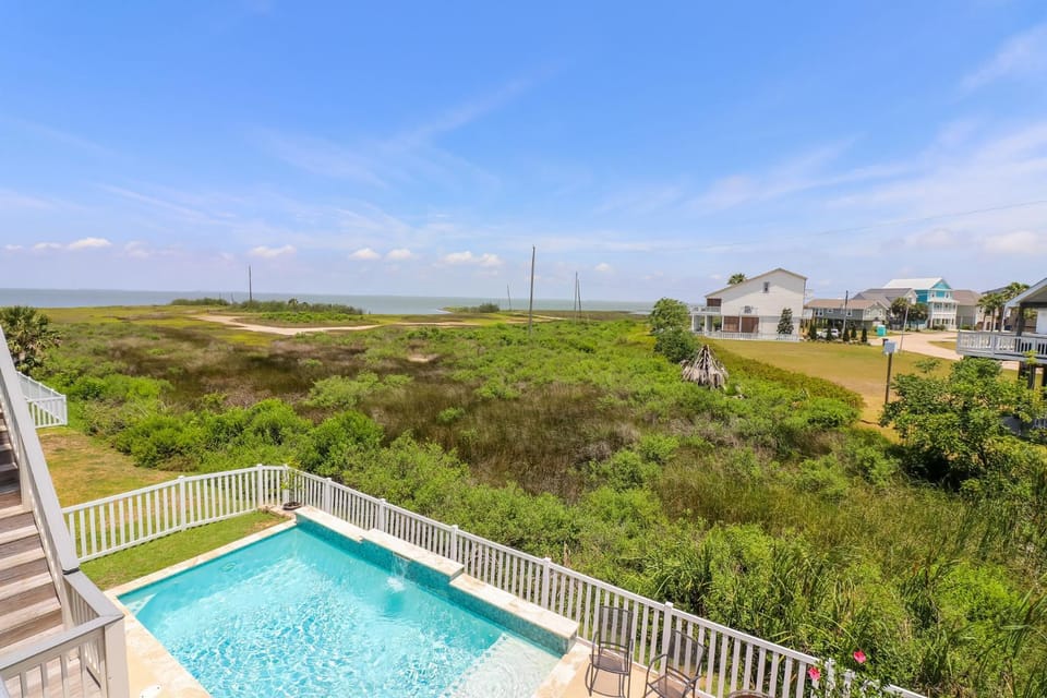 Casa Del SolGreat views and a Pool in Isla Del Sol House in Galveston Island