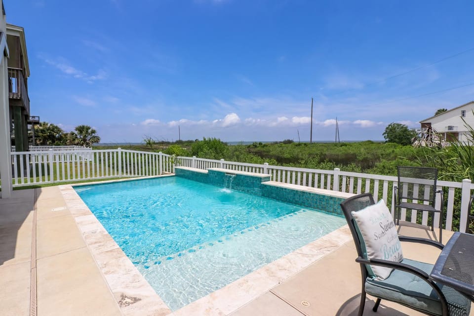 Casa Del SolGreat views and a Pool in Isla Del Sol House in Galveston Island