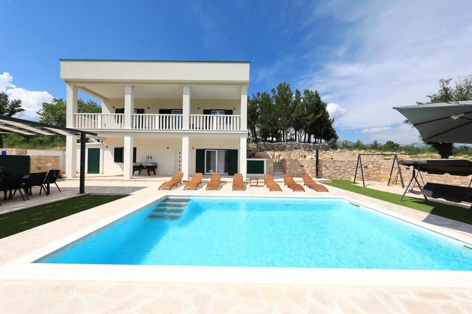 Property building, Facade/entrance, Off site, Swimming pool
