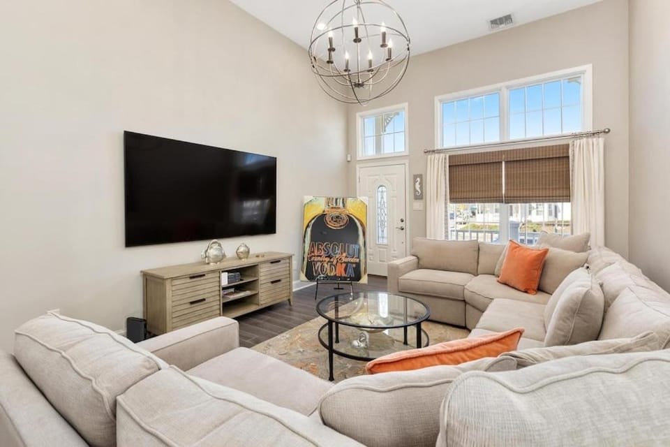Balcony View, Updated Interior, Close to the Beach! House in Brigantine