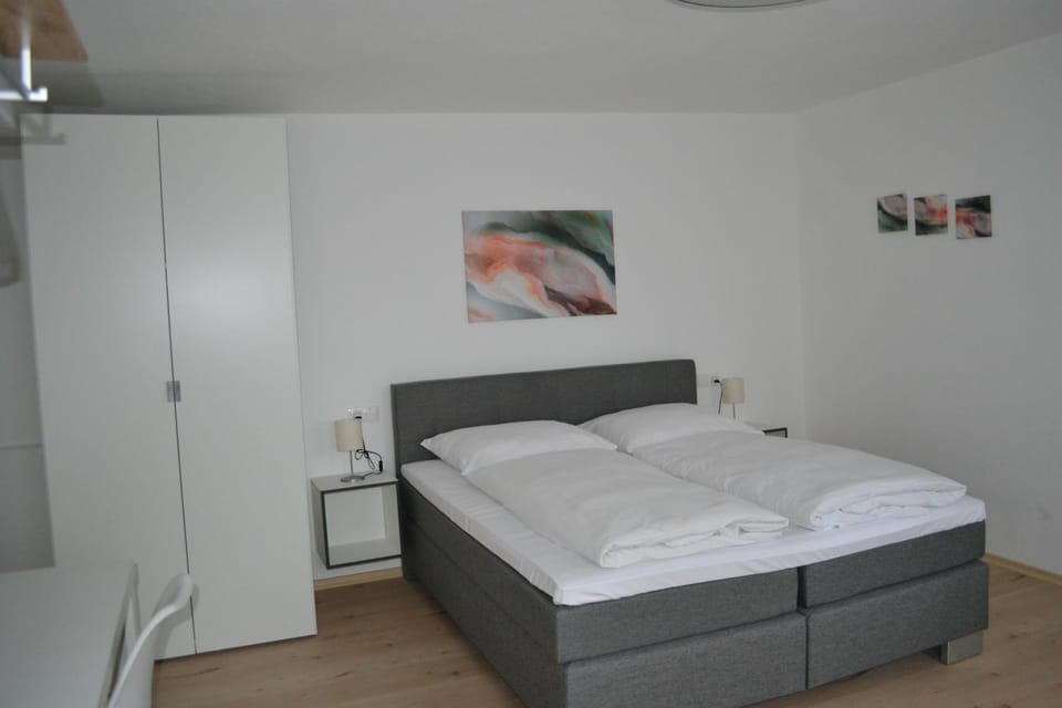 Bed, Bedroom, towels, wardrobe