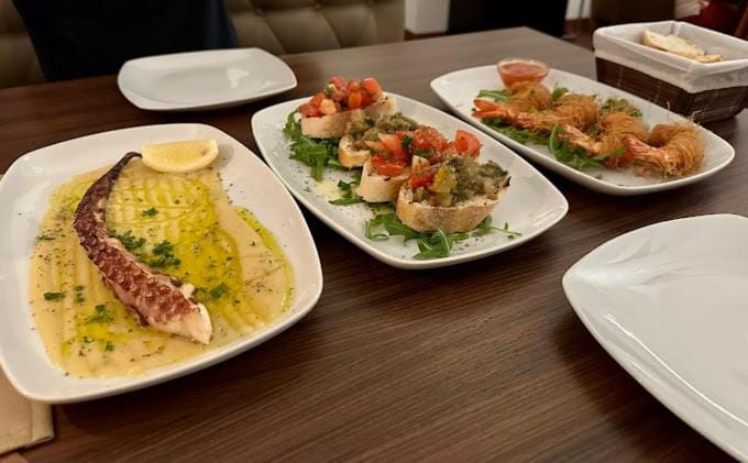 Restaurant/places to eat, Food and drinks, Dinner