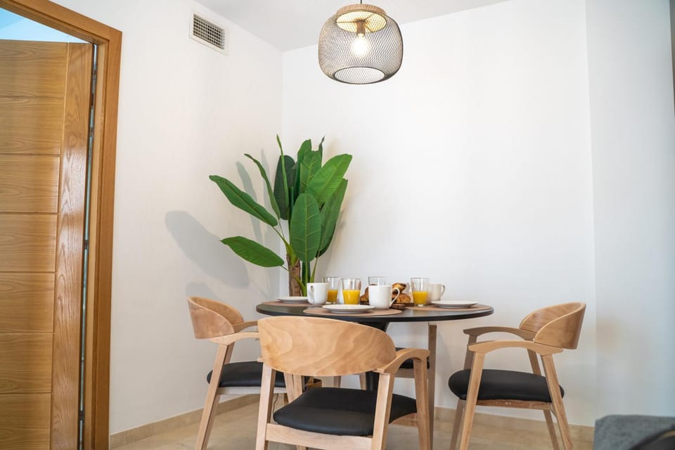 Seating area, Dining area