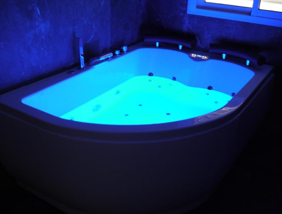 Cozy Rooms - BAÑERA HIDROMASAJE Bed and Breakfast in Valencia