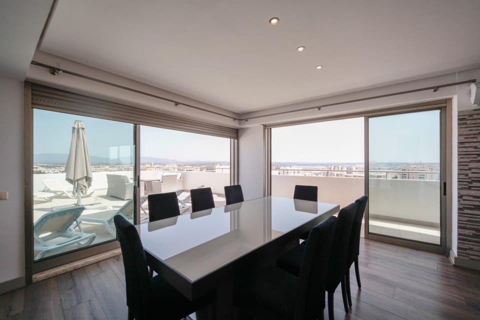Outstanding penthouse with amazing sea views Apartment in Portimao