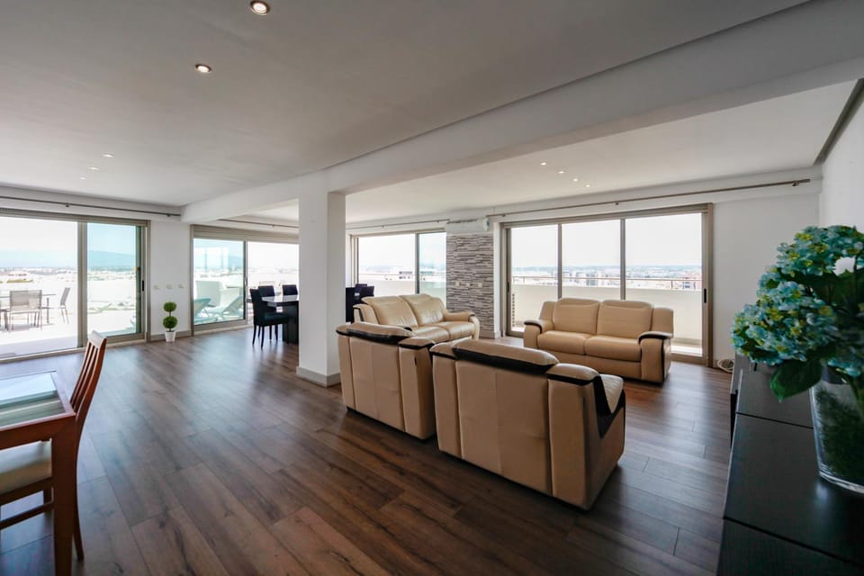 Outstanding penthouse with amazing sea views Apartment in Portimao