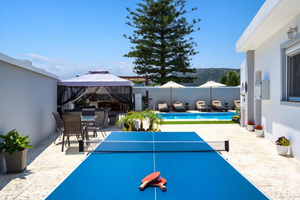 Table tennis, Table tennis, Swimming pool