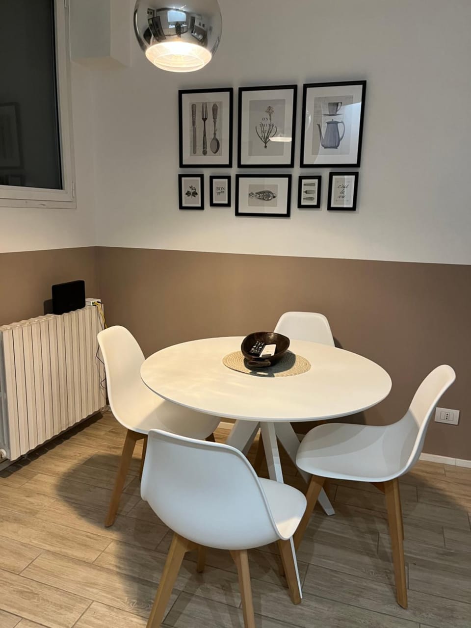 Seating area, Dining area