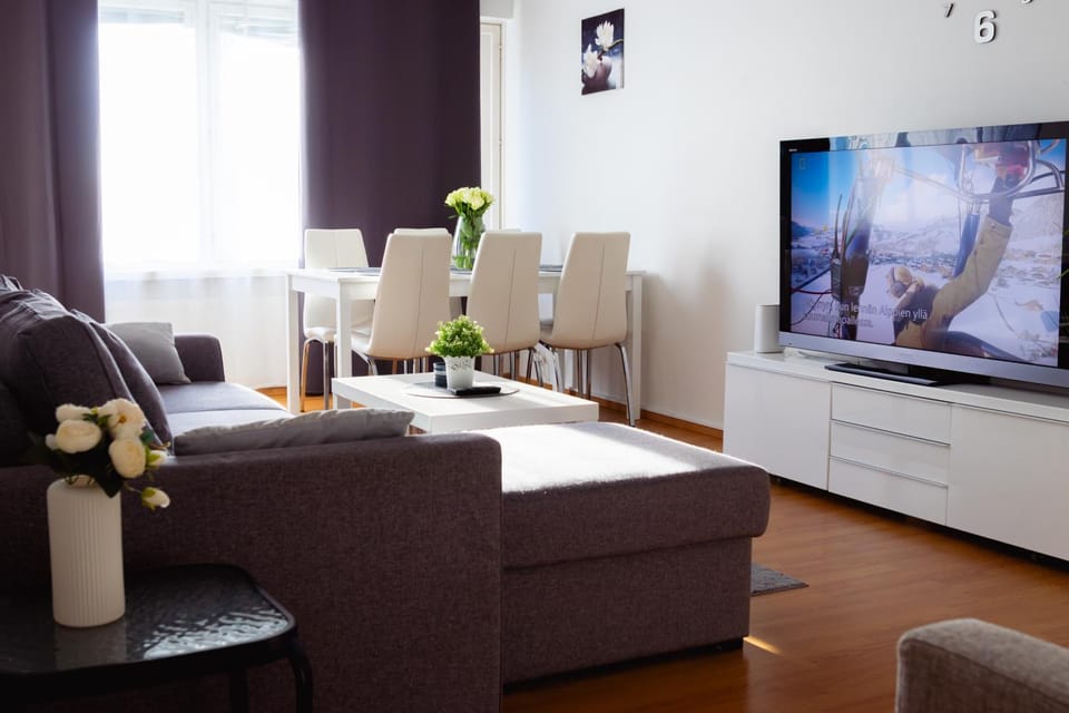 Communal lounge/ TV room, TV and multimedia, Living room, Seating area