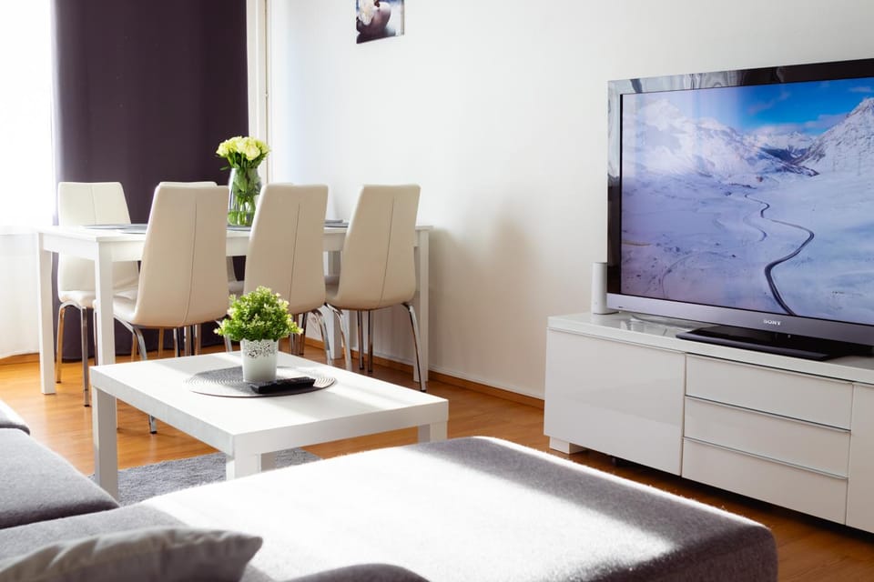 Communal lounge/ TV room, TV and multimedia, Seating area
