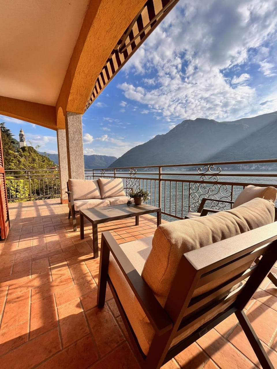 Balcony/Terrace, Mountain view