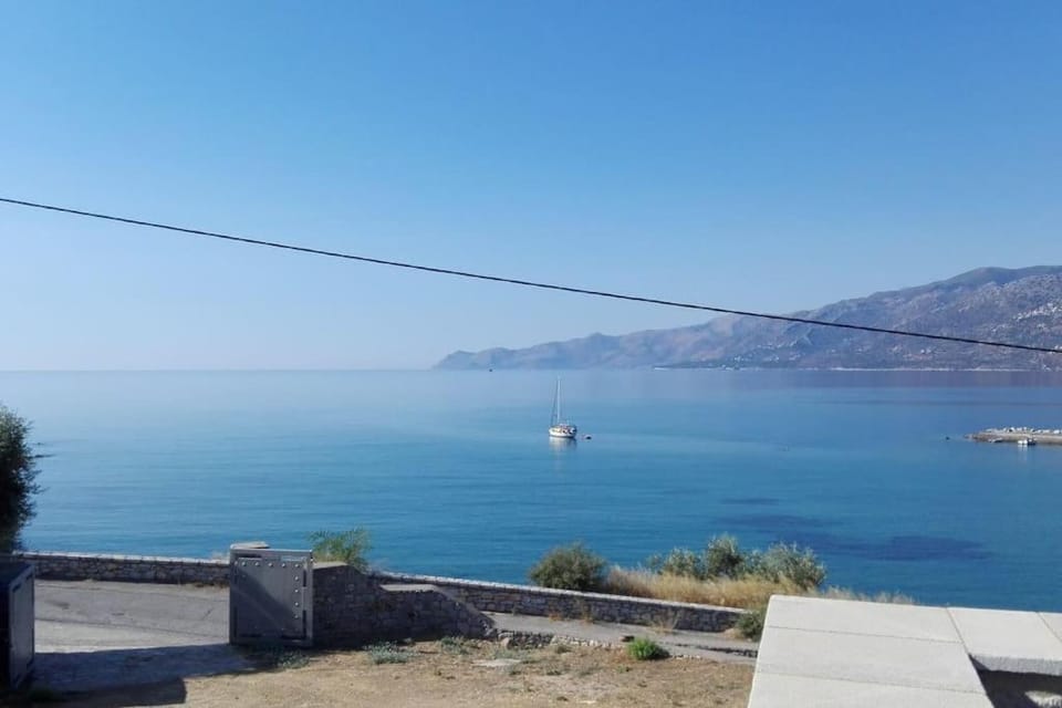 Sunny Kotronas Apartment in Peloponnese Region
