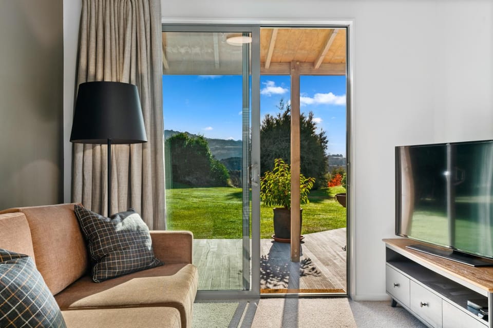 Mountain View Bliss - Albert Town Holiday Unit House in Wanaka
