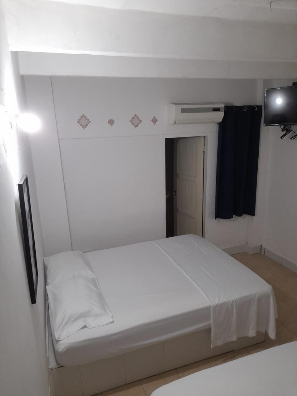 Bed, Photo of the whole room, Bedroom, air conditioner