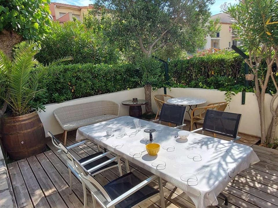 Appartement climatisé 3 pièces, 6 pers, terrasse, BBQ, parking privé, à 100 m de la plage - FR-1-423-253 Apartment in Agde