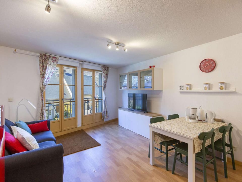 T2 cosy en centre-ville avec parking, proche commodités, 3 stations de ski, non fumeur - FR-1-402-118 Apartment in Luz-Saint-Sauveur