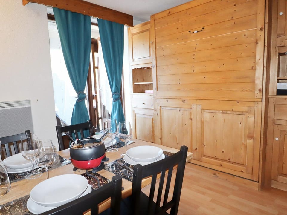 Studio rénové au centre avec balcon et parking - FR-1-624-106 Apartment in Samoëns