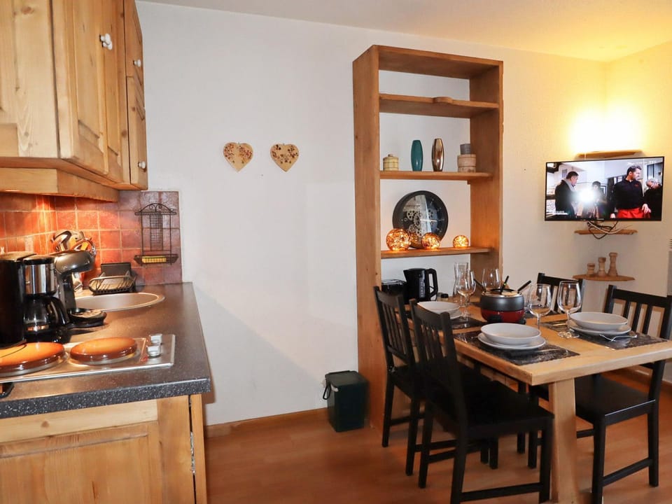 Studio rénové au centre avec balcon et parking - FR-1-624-106 Apartment in Samoëns