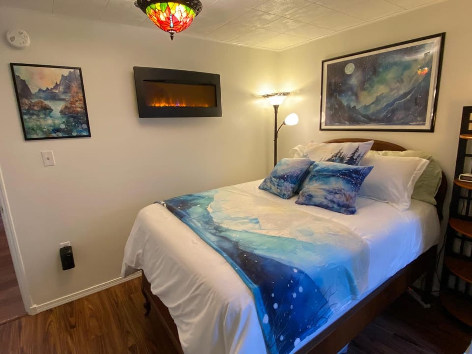 Bed, Decorative detail, Bedroom, fireplace