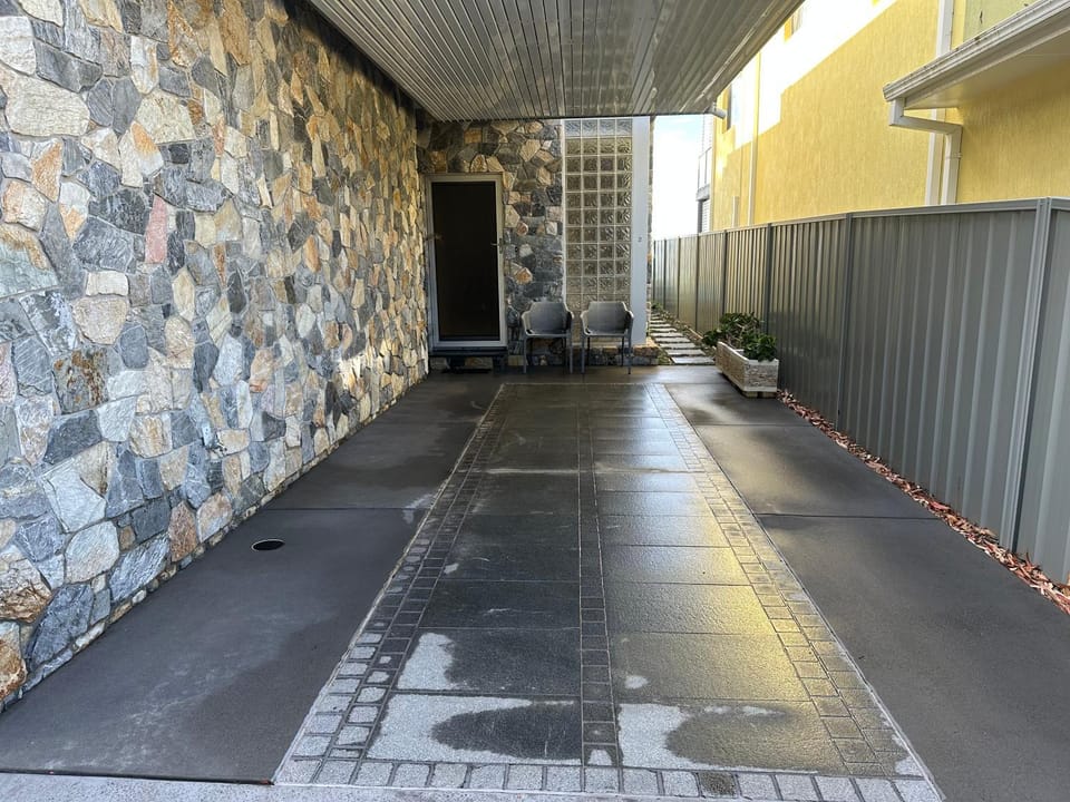 Dolphin Shores Apartment in Corlette