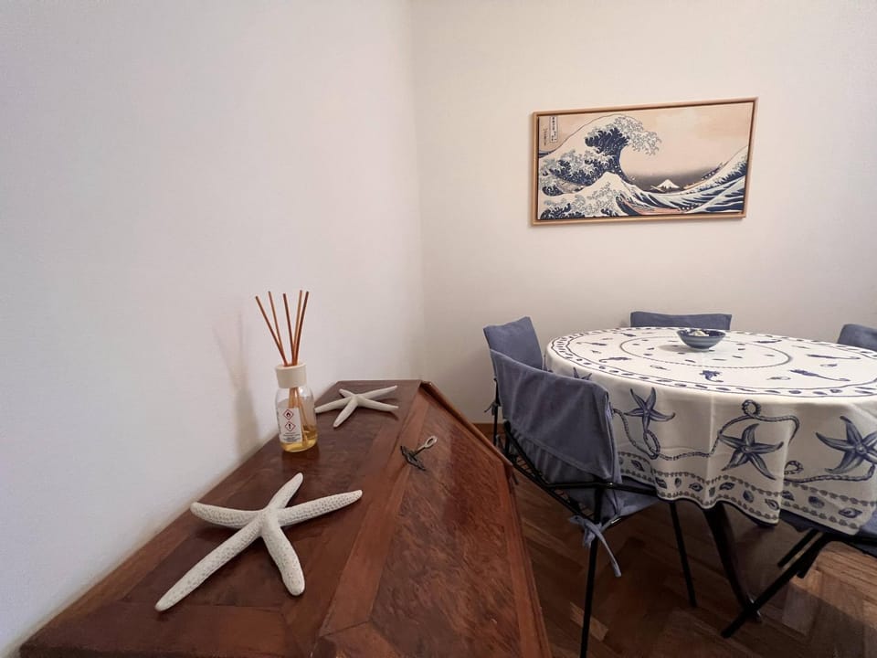 Decorative detail, Dining area