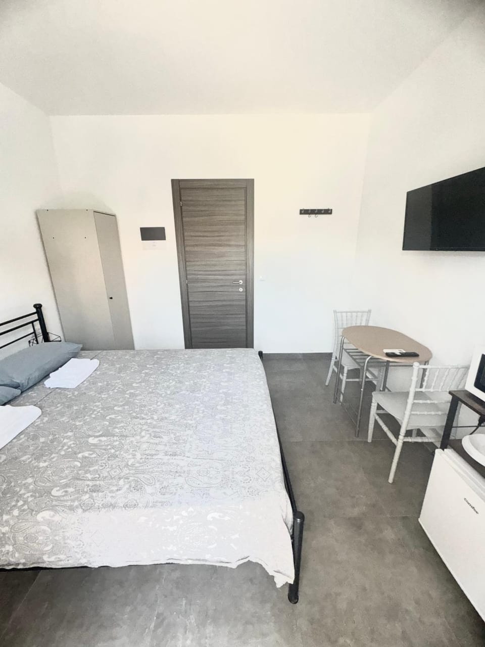 Bed, TV and multimedia, Photo of the whole room, Bedroom, wardrobe