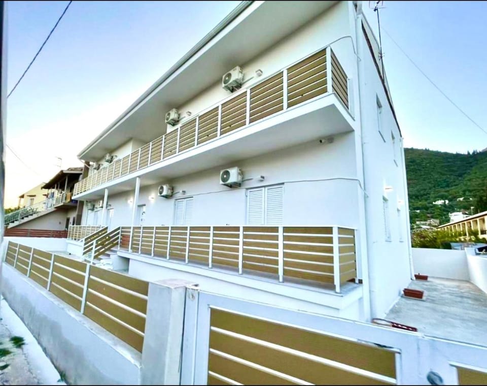 Property building, View (from property/room), Balcony/Terrace, Mountain view