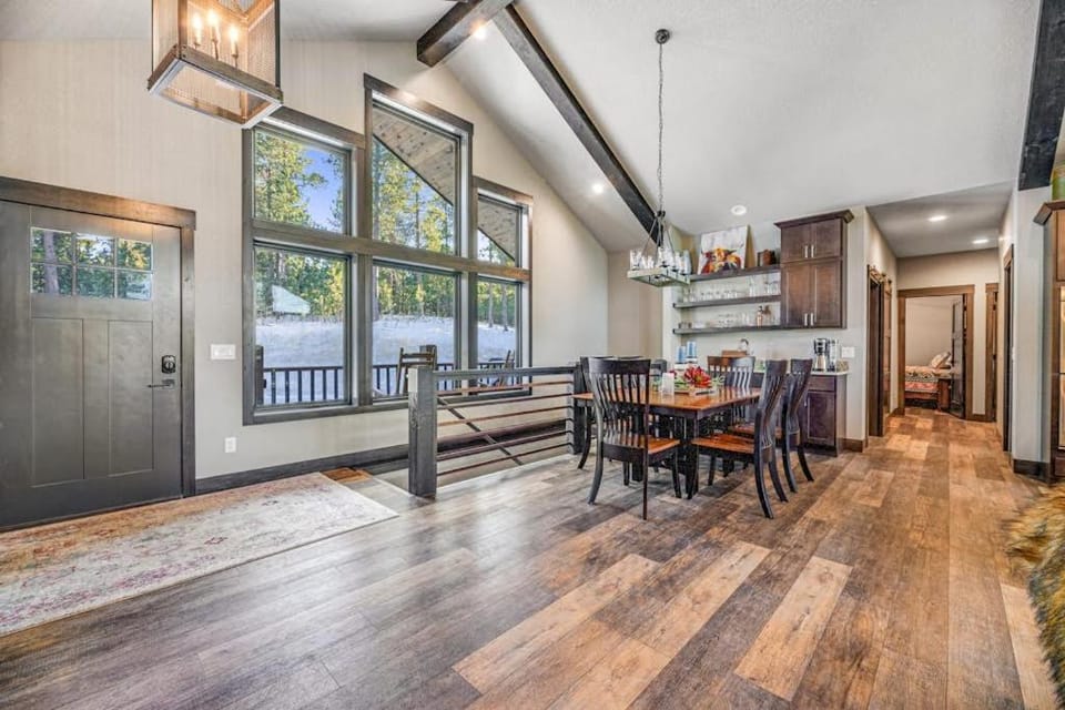 Pillar Peak Perch House in North Lawrence