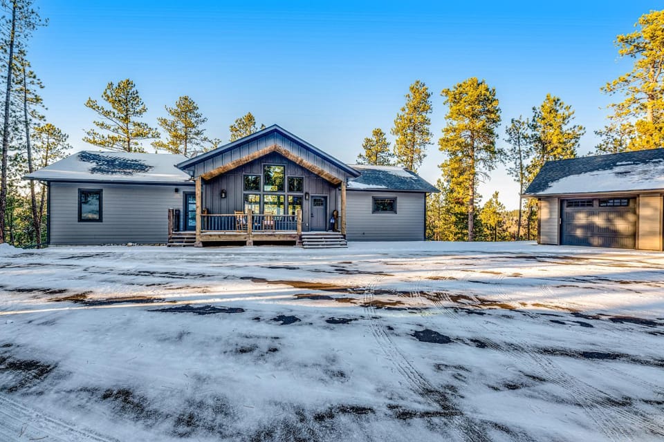 Pillar Peak Perch House in North Lawrence