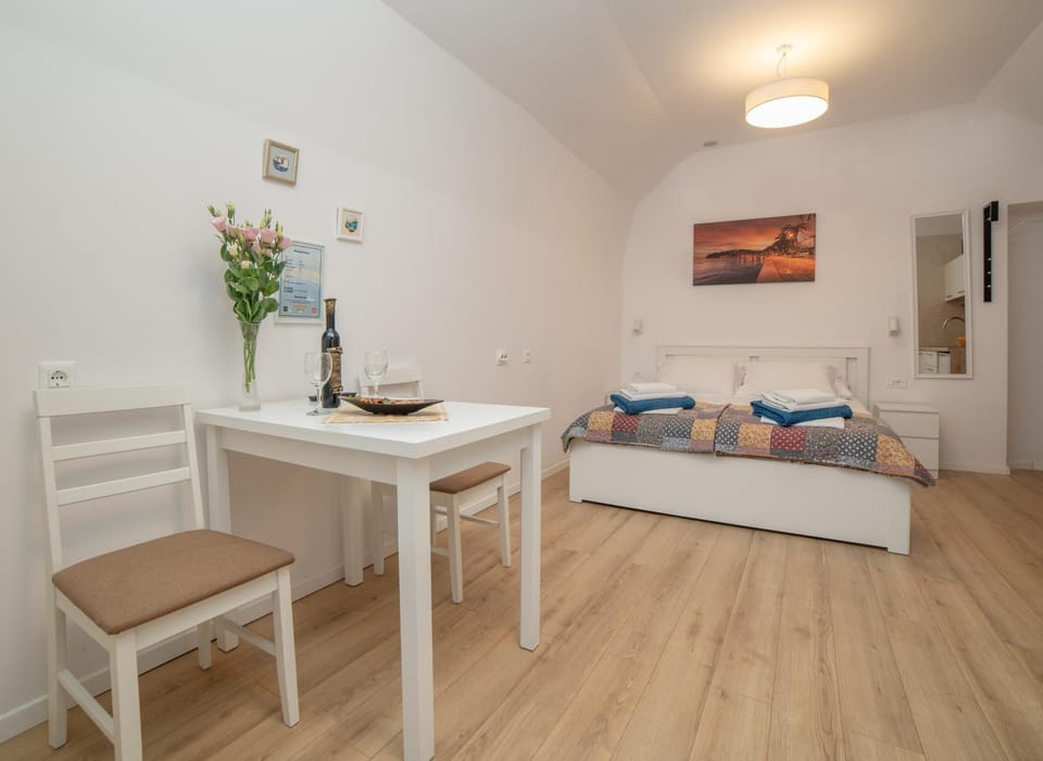 Bed, Living room, Dining area