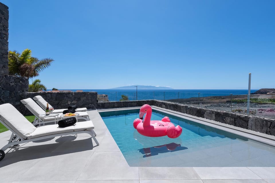 Day, Natural landscape, View (from property/room), Pool view, Sea view, Swimming pool, sunbed