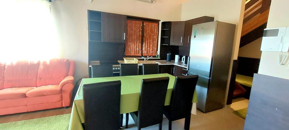 Kitchen or kitchenette, Dining area, Communal kitchen