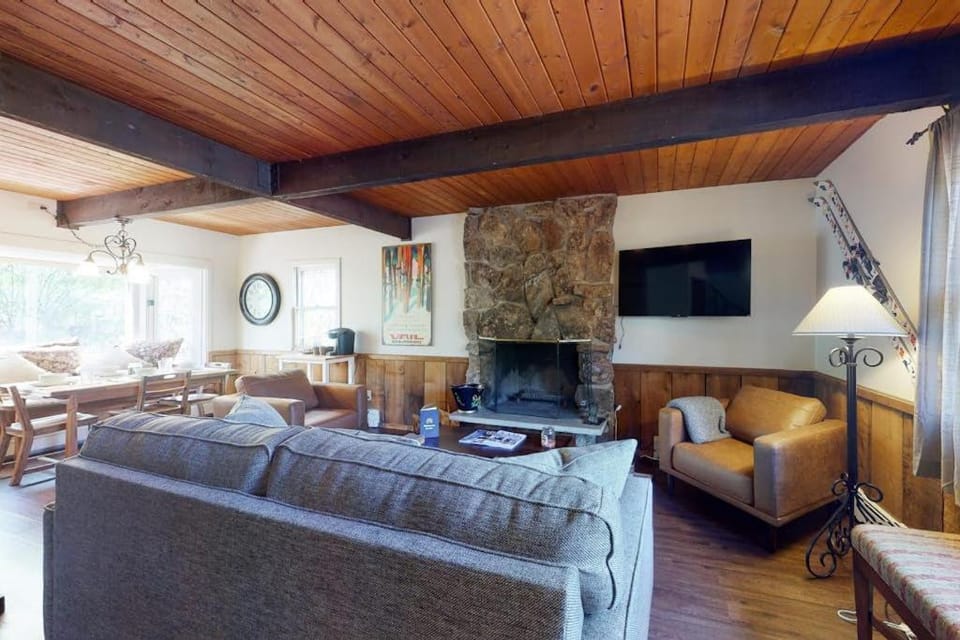 Cozy Condo on Chamonix Lane Apartment in Vail